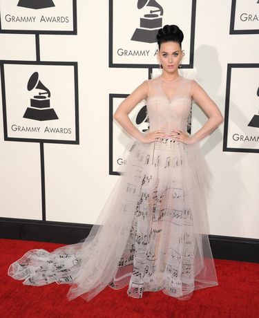 Katy Perry w kreacji Valentino - Grammy 2014, najpiękniejsze stylizacje wszech czasów