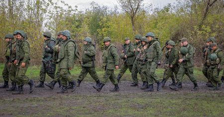 Rosjanie wysyłają więźniów na pierwszą linię frontu.