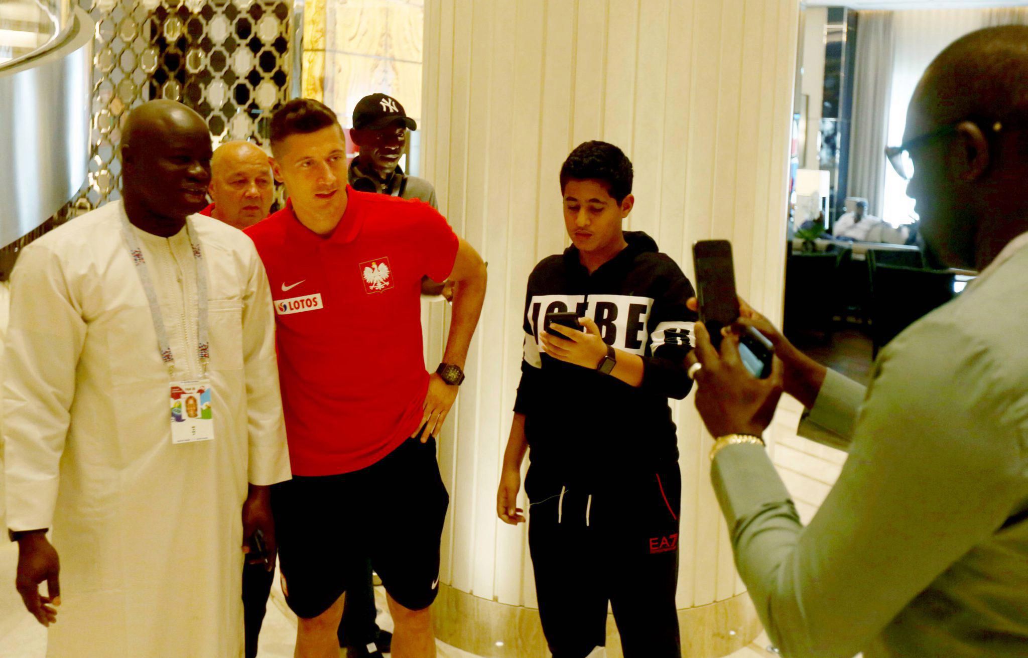 Robert Lewandowski w krótkich włosach. Nowa fryzura Lewandowskiego na mecz Polska-Senegal