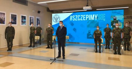 Ruszają szczepienia żołnierzy przeciw COVID-19.