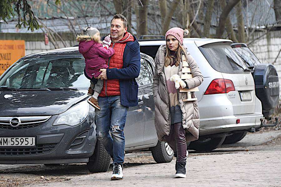 Paulina Sykut z mężem Piotrem i córką Różą na świątecznych zakupach