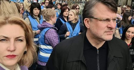Tysiące pracowników edukacji i służby zdrowia domaga się podwyżek płac na Łotwie