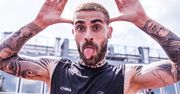 Quebonafide na imprezie Lewandowskich w za dużych ubraniach i klapkach. Oryginalnie? I to jeszcze jak! Poszedł na całość
