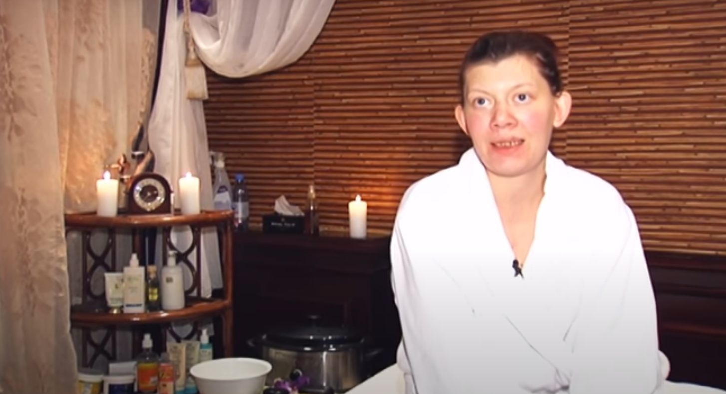 Uczestniczka przed metamorfozą (fot. YouTube)