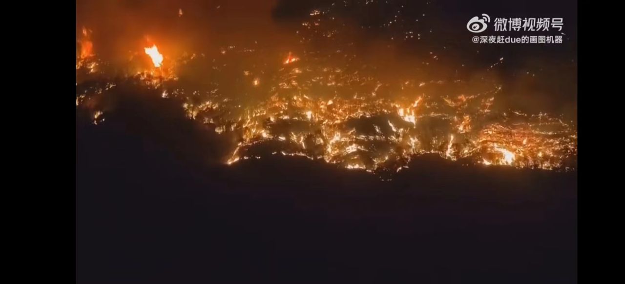 Fala upałów spowodowała ogromne pożary w chińskim Chongqing