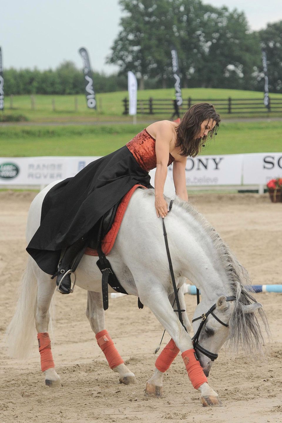 Kinga Rusin na koniu