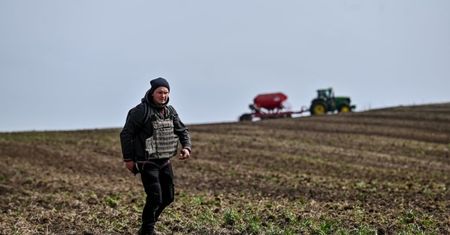 W obwodzie zaporowskim rolnicy rozpoczęli prace polowe w kamizelkach kuloodpornych