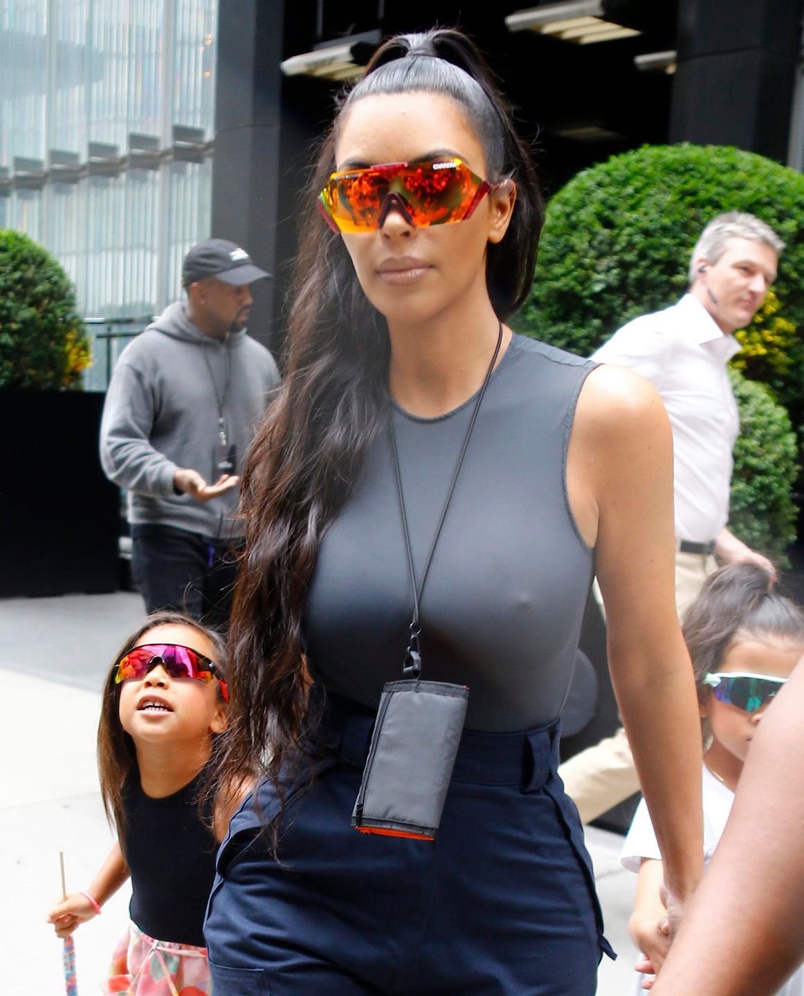 Kim Kardashian i Kanye West z North i Saintem na zakupach