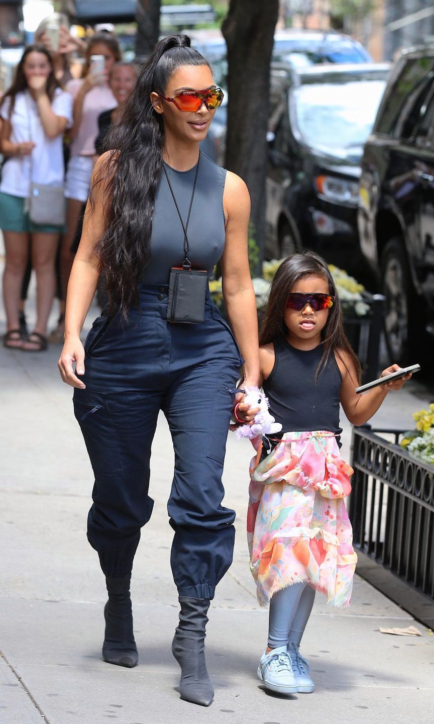 Kim Kardashian i Kanye West z North i Saintem na zakupach