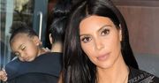 Kim Kardashian z małą North West przyłapana przez paparazzi [zdjęcia]