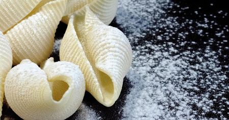 15 dowodów na to, że faszerowane muszle to prawdziwy strzał w 10. Aż ślinka cieknie!