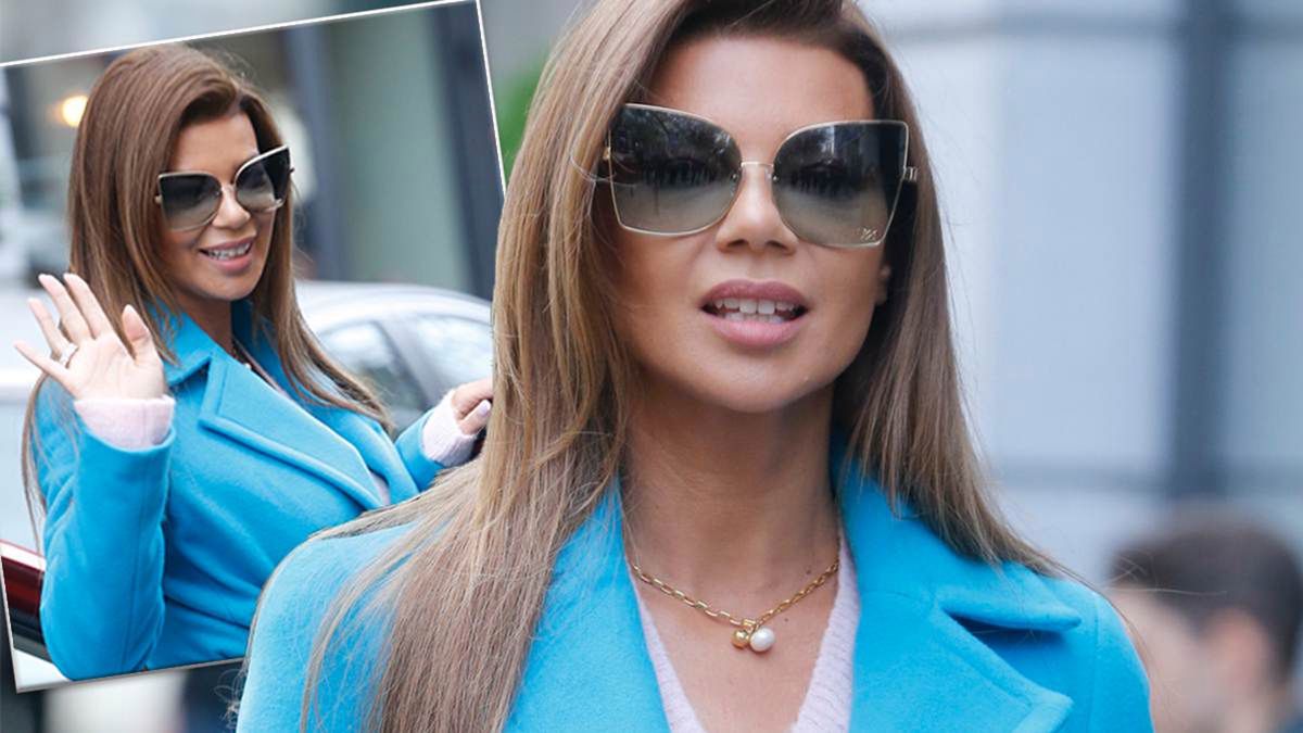 Edyta Górniak dawno nie była taka elegancka. Jej błękitny płaszcz zrobił furorę! Będzie hitem mody aż do wiosny