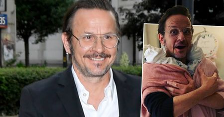Bartłomiej Topa pochwalił się kadrami z pierwszych wspólnych świąt z bliźniaczkami. „Moje gwiazdy!”