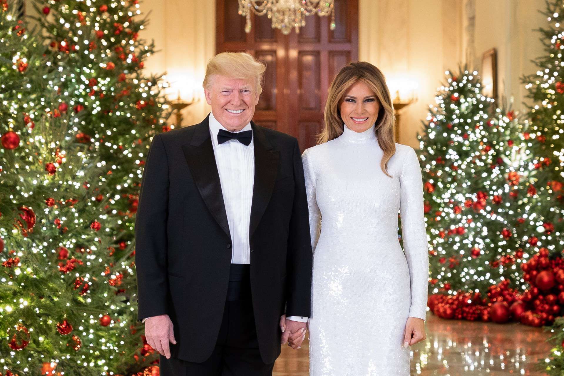 Świąteczny portret Melanii i Donalda Trumpów