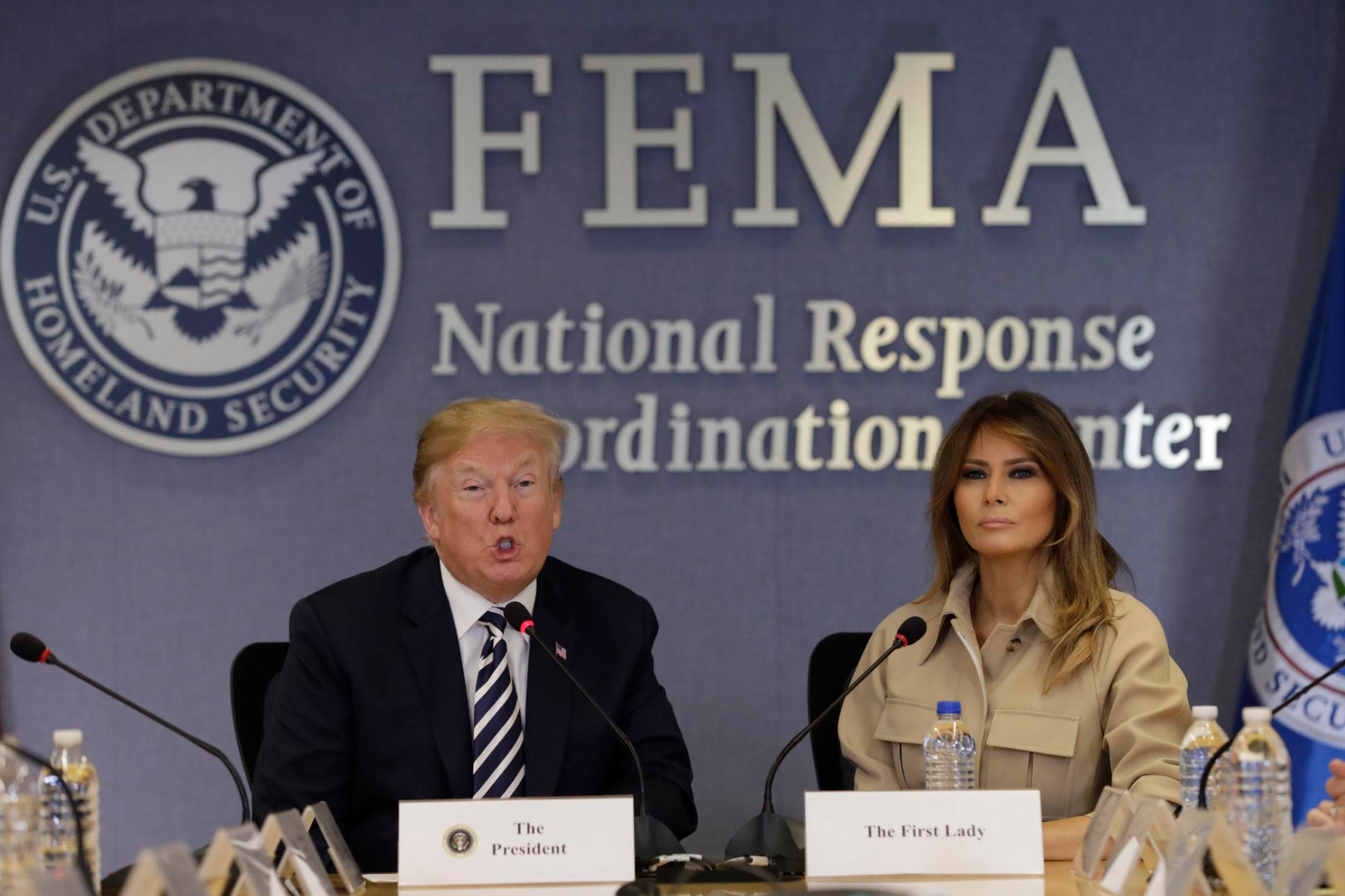 Melania Trump i Donald Trump na spotkaniu Federalnej Agencji Zarządzania Kryzysowego