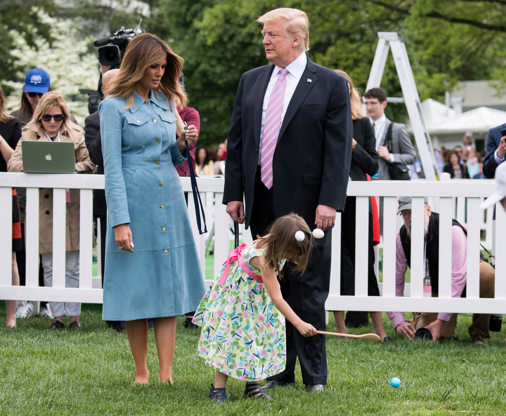 Melania Trump i Donald Trump na konkursie turlania pisanek - Wielkanoc 2019