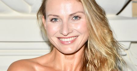 Joanna Moro obchodzi święta w bikini. Półnaga wyszła na mróz