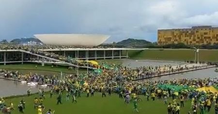 Bolsonaro skrytykował szturm swoich zwolenników na urzędy państwowe
