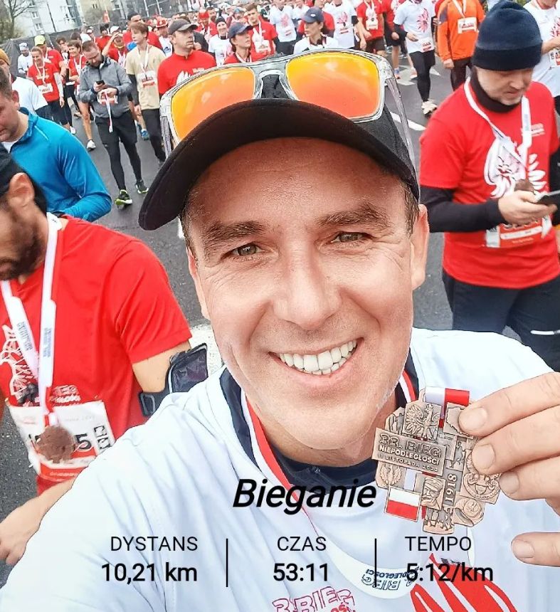 Maciej Kurzajewski dostał medal (fot. Instagram)