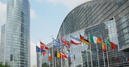 Komisja europejska wyrządzi graczom niedźwiedzią przysługę?