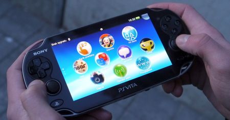 Zestaw składający się z PS4 i Vity ma trafić do sklepów jeszcze przed świętami