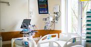 101-latka wyleczona z COVID-19 opuściła szpital tymczasowy.