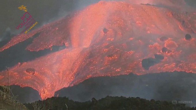 Przez erupcję wulkanu Cumbre Vieja zniszczonych jest 2 tysiące budynków. Nie pracuje blisko 200 firm.