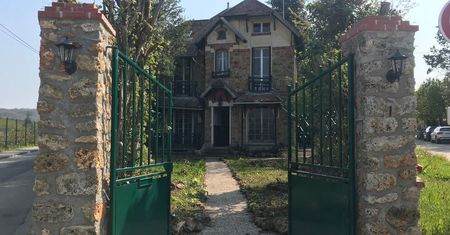 3,5 mln zł wyda rząd na jeden dom pod Paryżem.