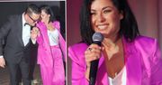 Kasia Cichopek szalała na imprezie disco-polo. Przystojny wokalista nieźle ją obtańcował! Róż to jej kolor