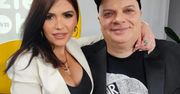 Krzysztof Skiba i jego młodsza o 26 lat partnerka na randce. Najpierw obiad, a potem wspólna kąpiel. Opis rozbraja