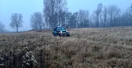 Znaleziono zwłoki trzech osób przy granicy z Białorusią. Na miejscu pracują służby i prokuratura.