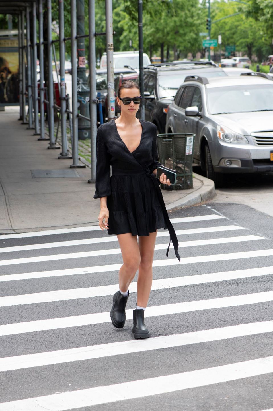 Irina Shayk w sukience polskiej marki na spacerze po Nowym Jorku