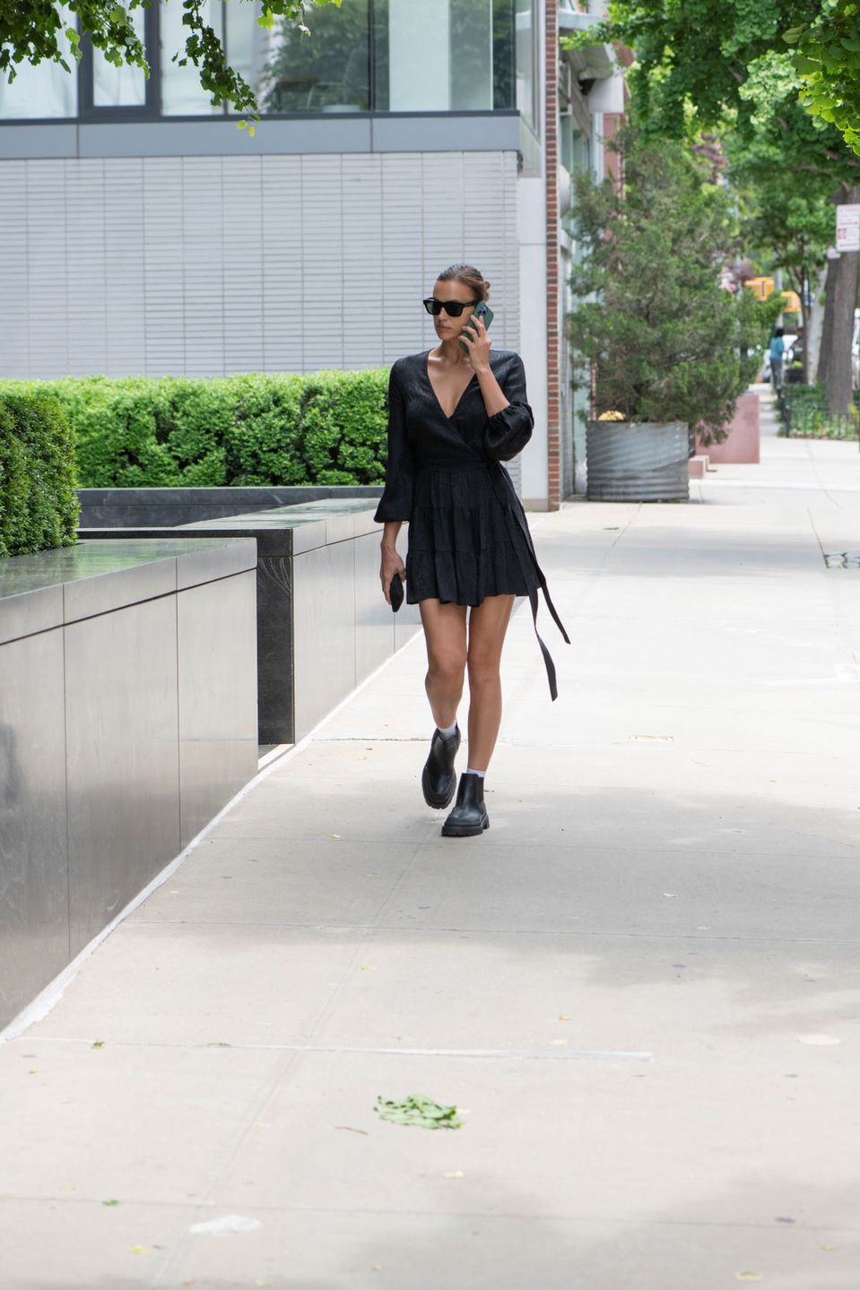 Irina Shayk w sukience polskiej marki na spacerze po Nowym Jorku