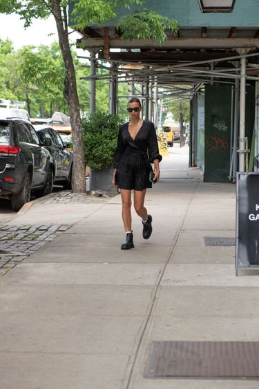 Irina Shayk w sukience polskiej marki na spacerze po Nowym Jorku