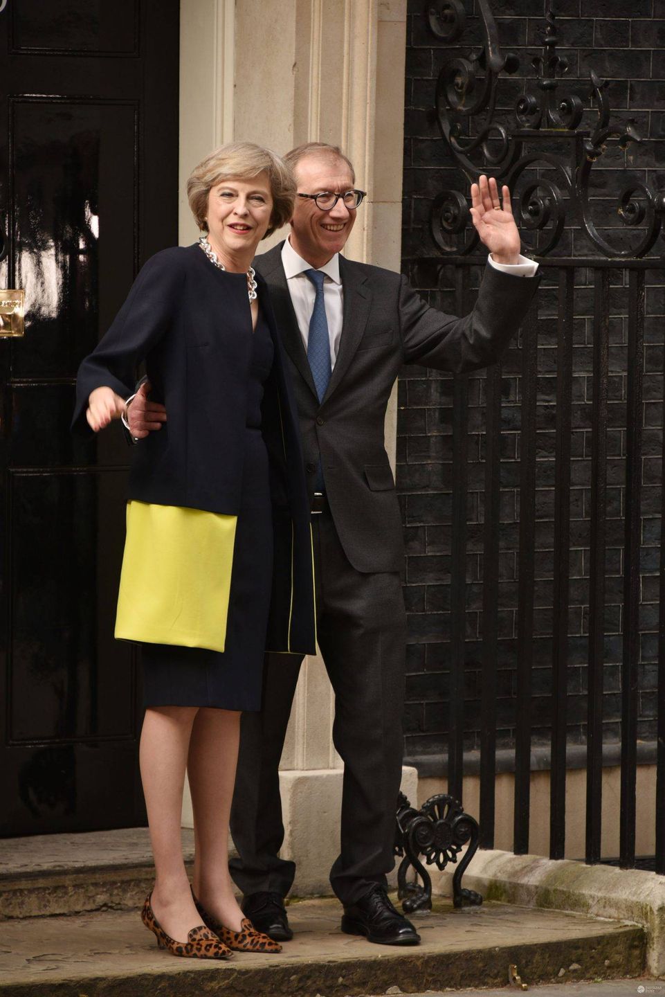 Theresa May i jej mąż Philip May przed rezydencją na Downing Street (fot. ONS)