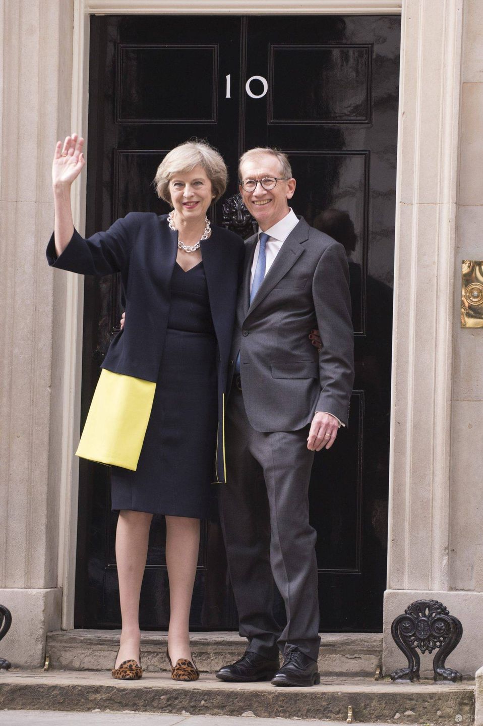 Theresa May i jej mąż Philip May przed rezydencją na Downing Street (fot. ONS)