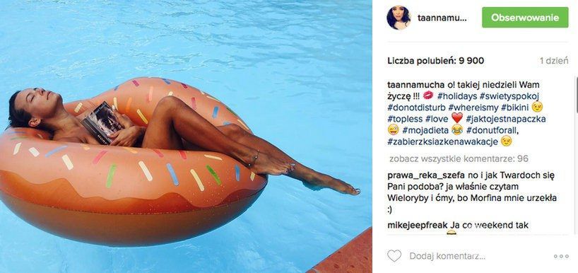 Anna Mucha pływa na materacu