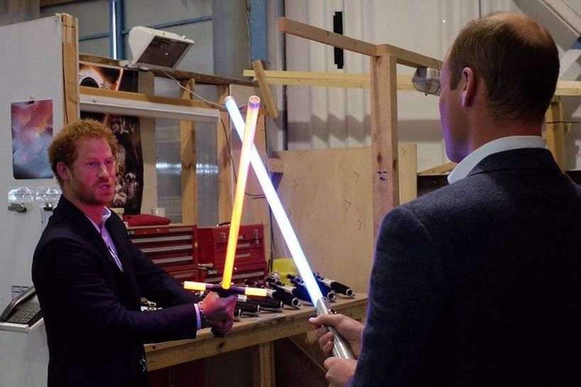Książę Harry i książę William zagrali w Gwiezdnych Wojnach