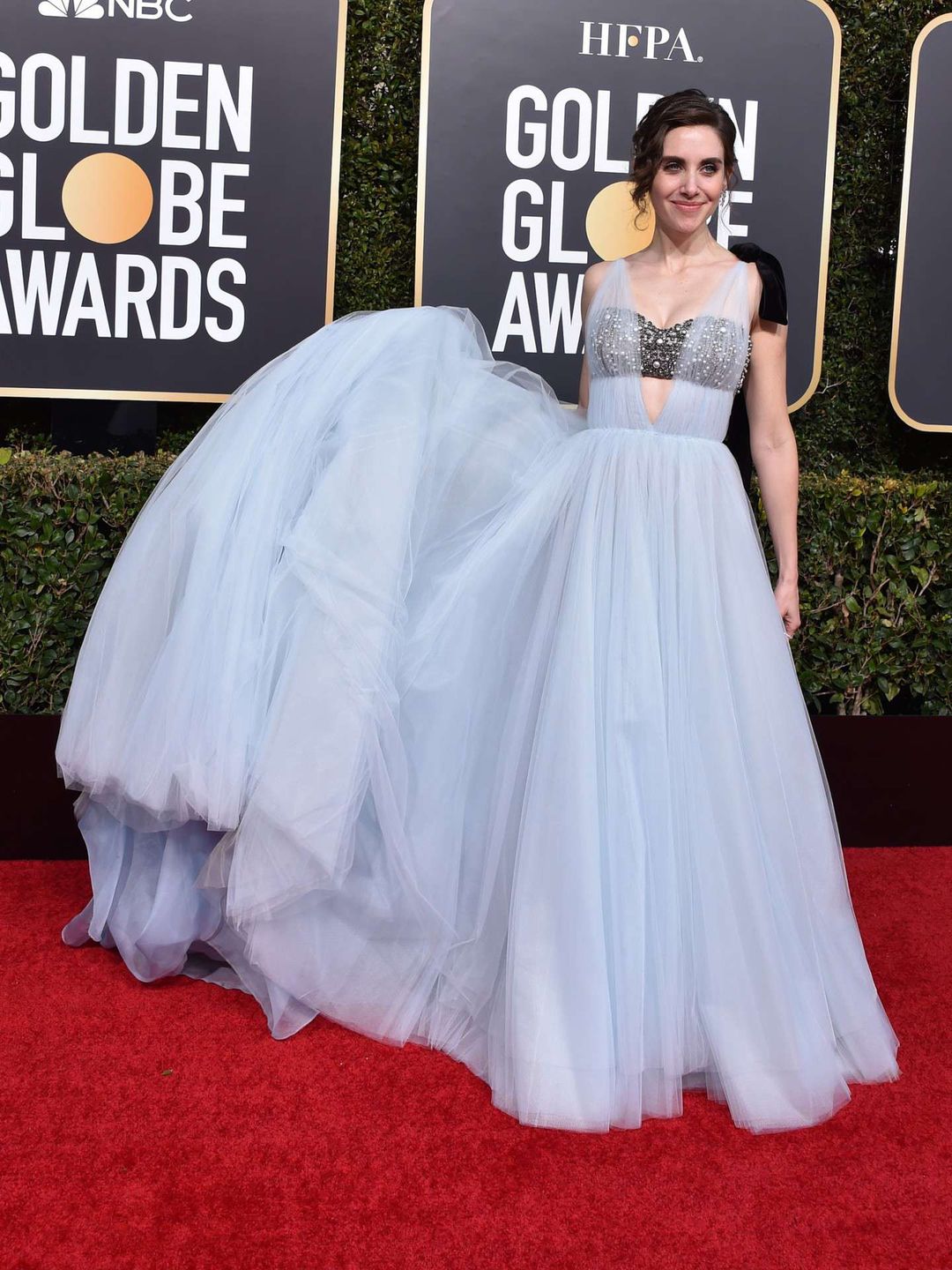 Alison Brie – Złote Globy 2019, kreacja: Vera Wang
