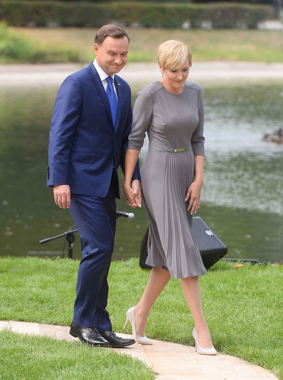 Pierwsza dama Agata Duda z Andrzejem Dudą w Ogrodzie Saskim