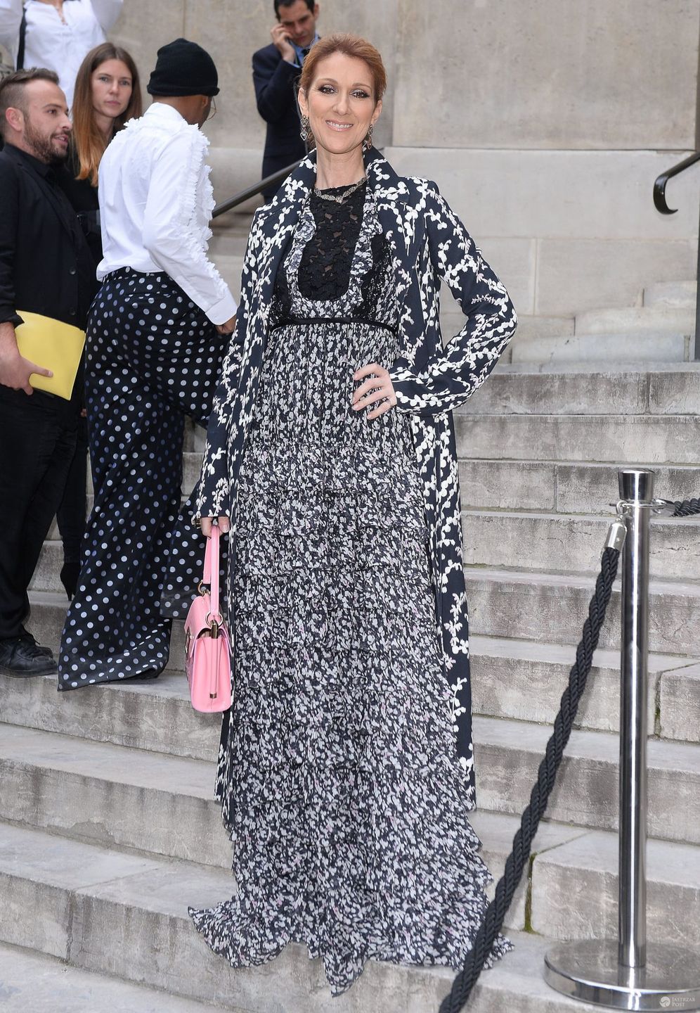 Celine Dion na pokazie kolekcji Giambattista Valli Haute Couture jesień-zima 2016/2017 podczas Paris Fashion Week (fot. ONS)