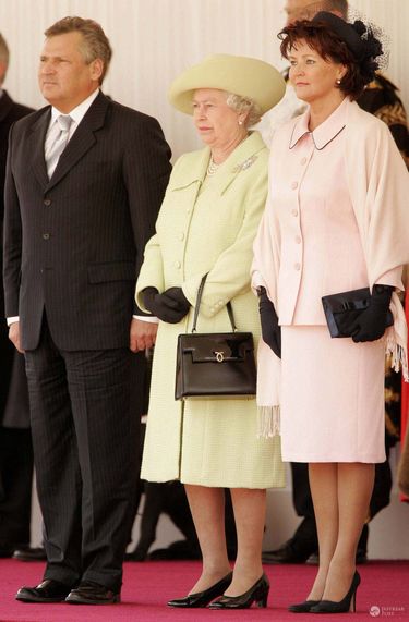Królowa Elżbieta II w Polsce w 1996 roku spotkała się parą prezydencką