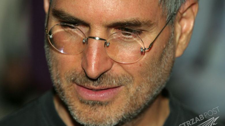 Jul 29, 2004; Toronto, ON, CANADA; ALAN HOTSON re-strings a racquet at the Rexall Centre during Tennis Masters Canada. Mandatory Credit: Photo by Simon Hayter/Toronto Star/ZUMA Press/ OKO NA SWIAT . (©) Copyright 2004 by Simon Hayter/Toronto Star