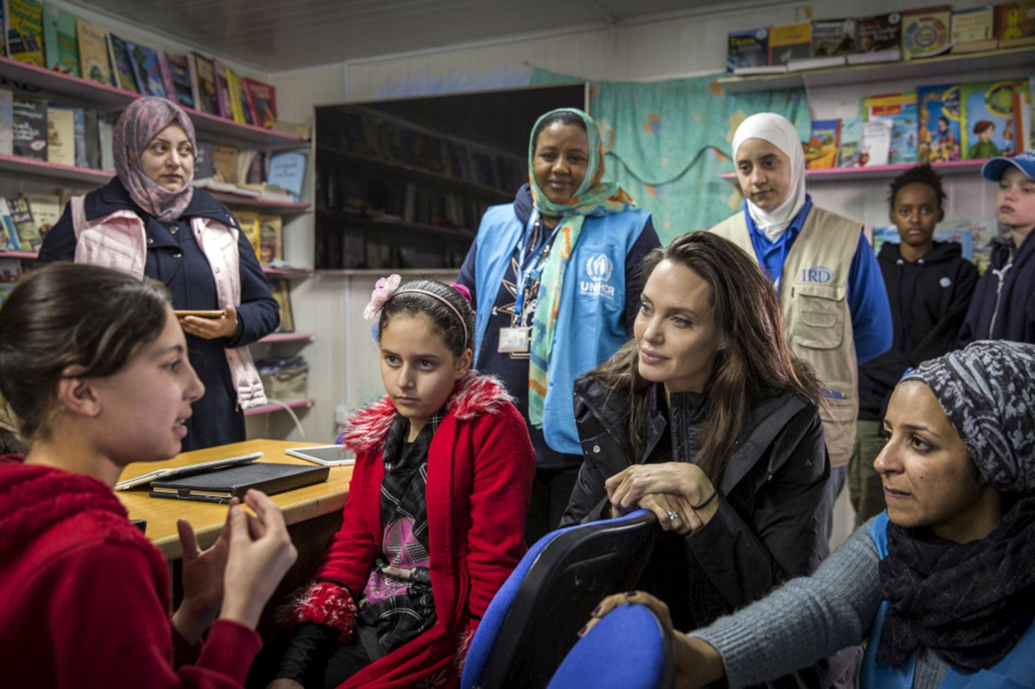 Angelina Jolie z córkami w obozie dla uchodźców w Jordanii