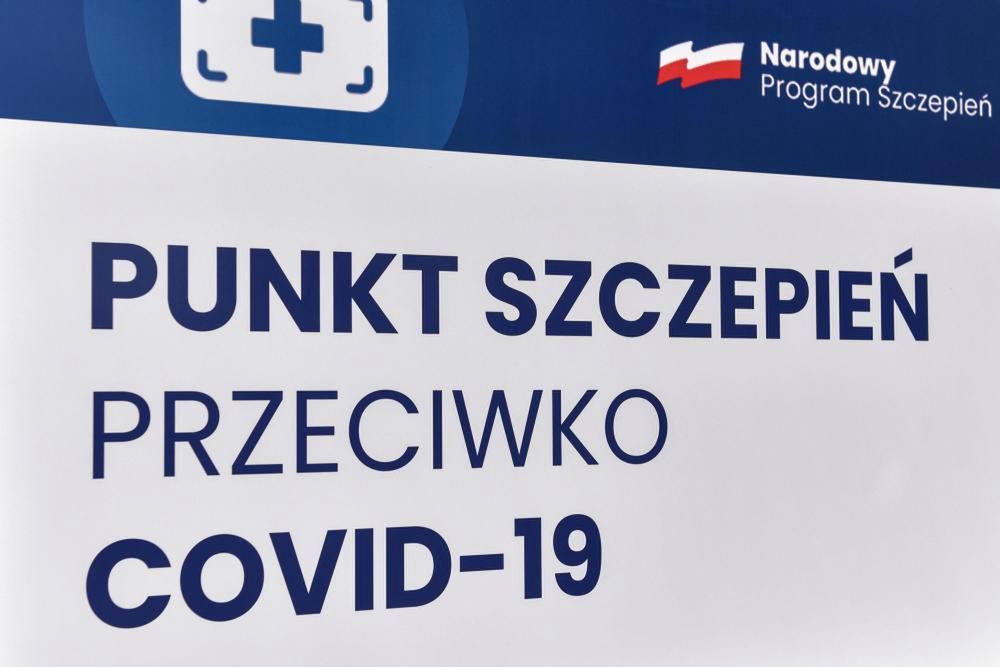 Ministerstwo Zdrowia apeluje do seniorów o przepisywanie się na wcześniejsze terminy szczepień.