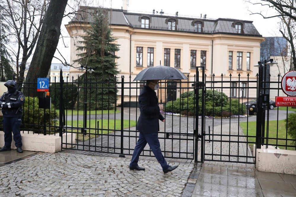 TK: przepis pozwalający działać RPO po zakończeniu kadencji jest niezgodny z konstytucją