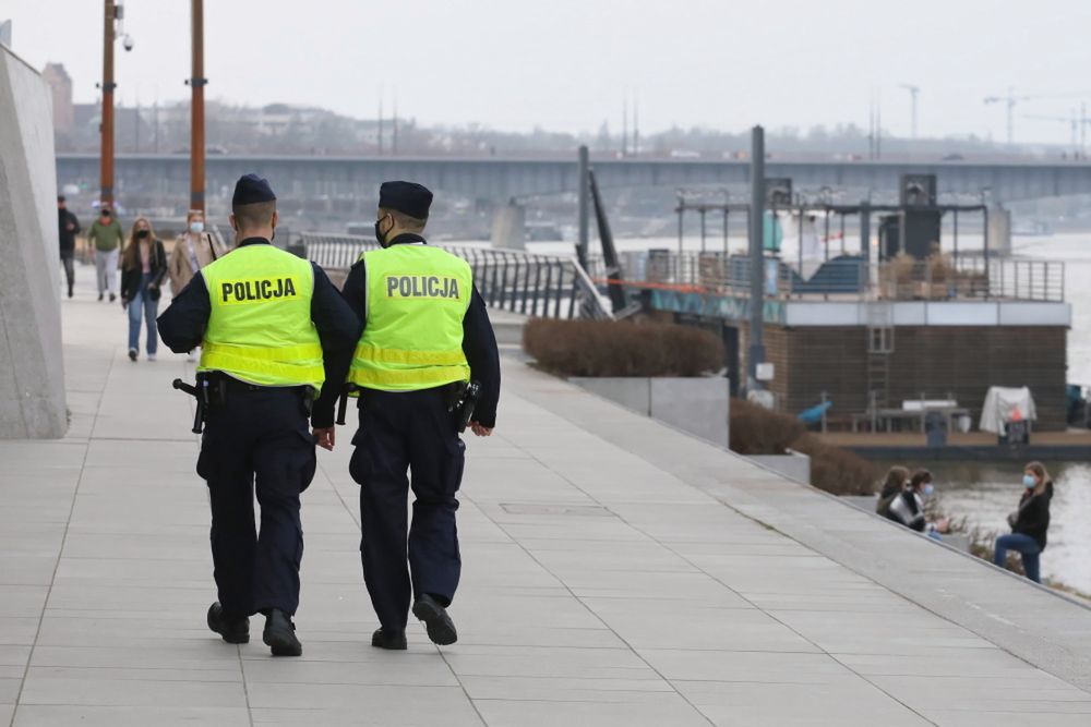 Ostatniej doby nałożono ponad 4,6 tys. mandatów za brak maseczki.