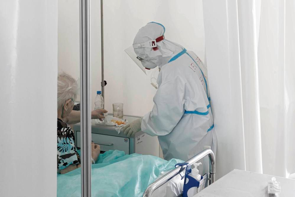 Na koniec października 5 tys. zakażeń dziennie, ministerstwo nie będzie zwiększać liczby łóżek covidowych na zapas.