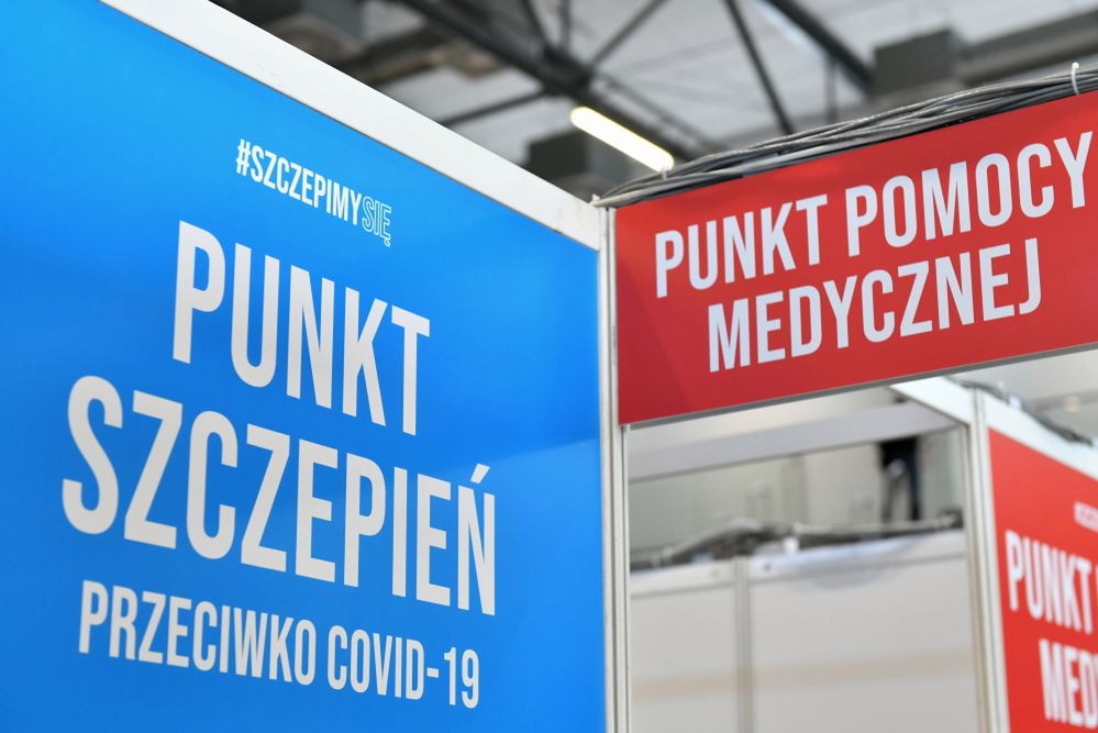 Osoby w wieku 40 i 41 lat mogą od czwartku zapisywać się na szczepienie przeciw COVID-19.