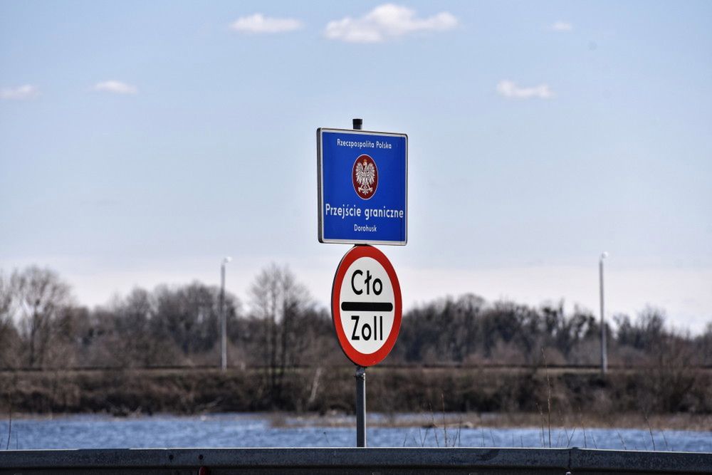 W święta zmalał ruch na granicy, część osób rezyguje z wjazdu do Polski.